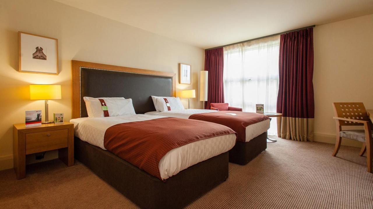 Holiday Inn Dumfries By Ihg Exterior photo