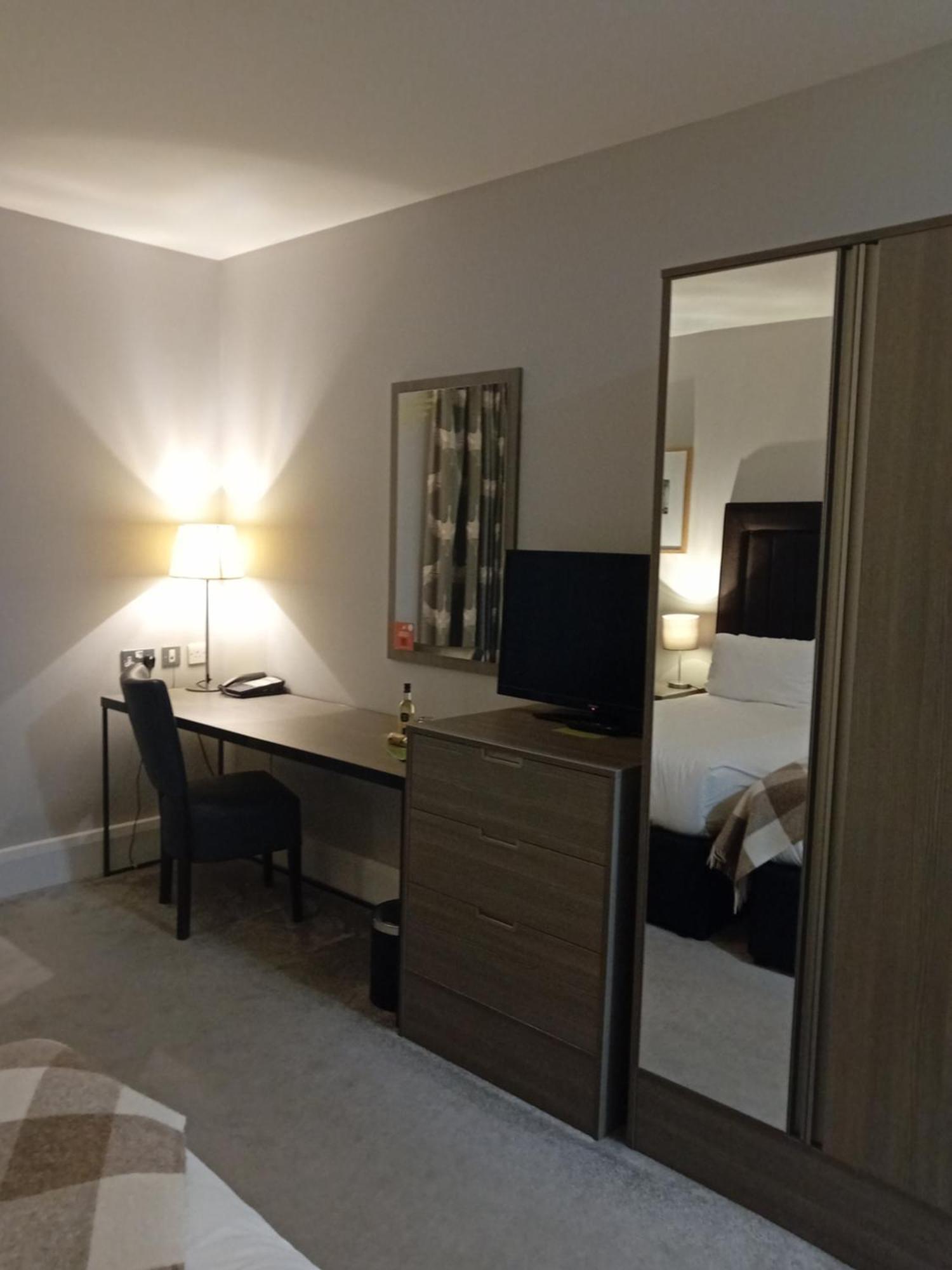 Holiday Inn Dumfries By Ihg Exterior photo
