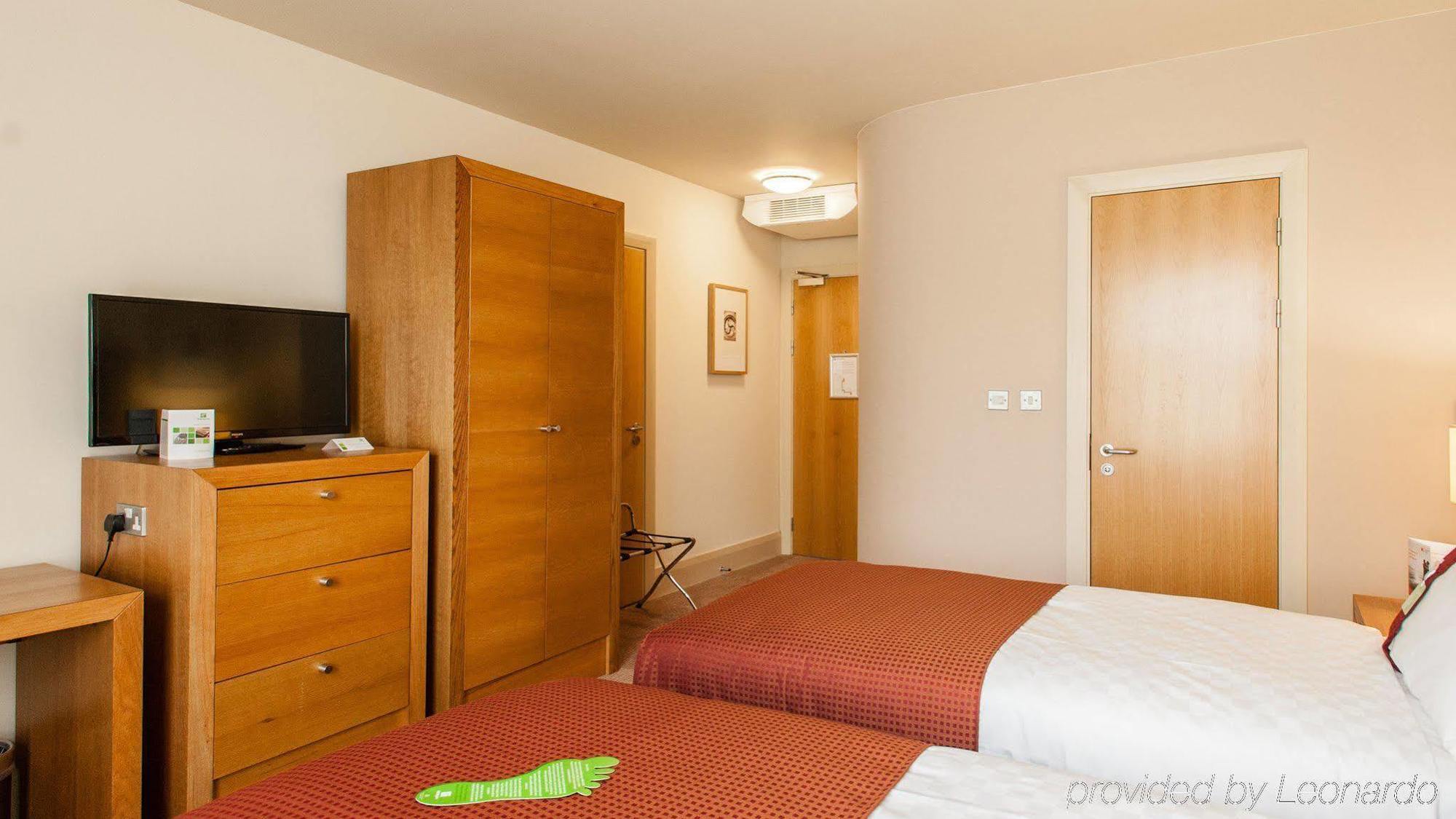Holiday Inn Dumfries By Ihg Exterior photo