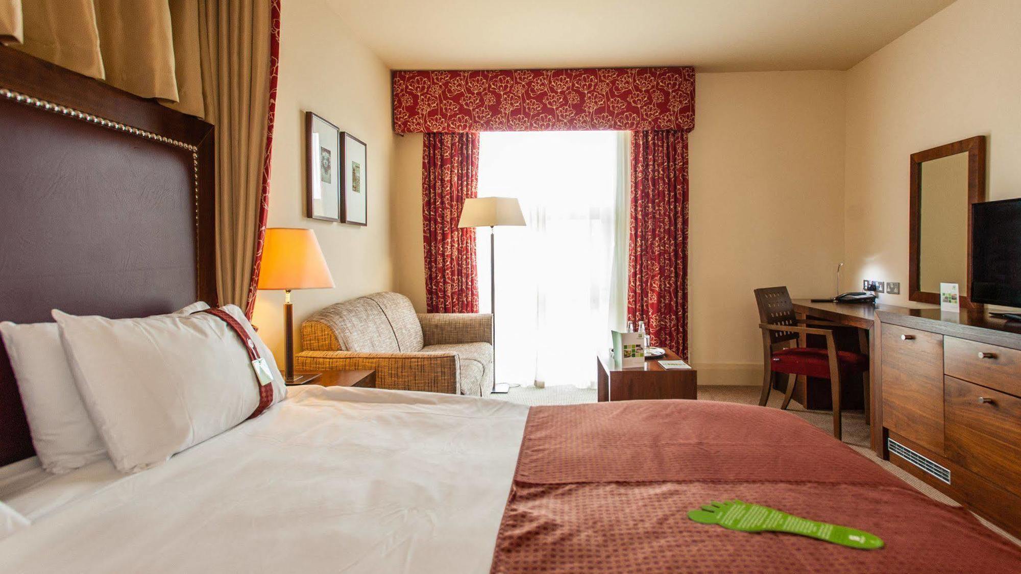 Holiday Inn Dumfries By Ihg Exterior photo