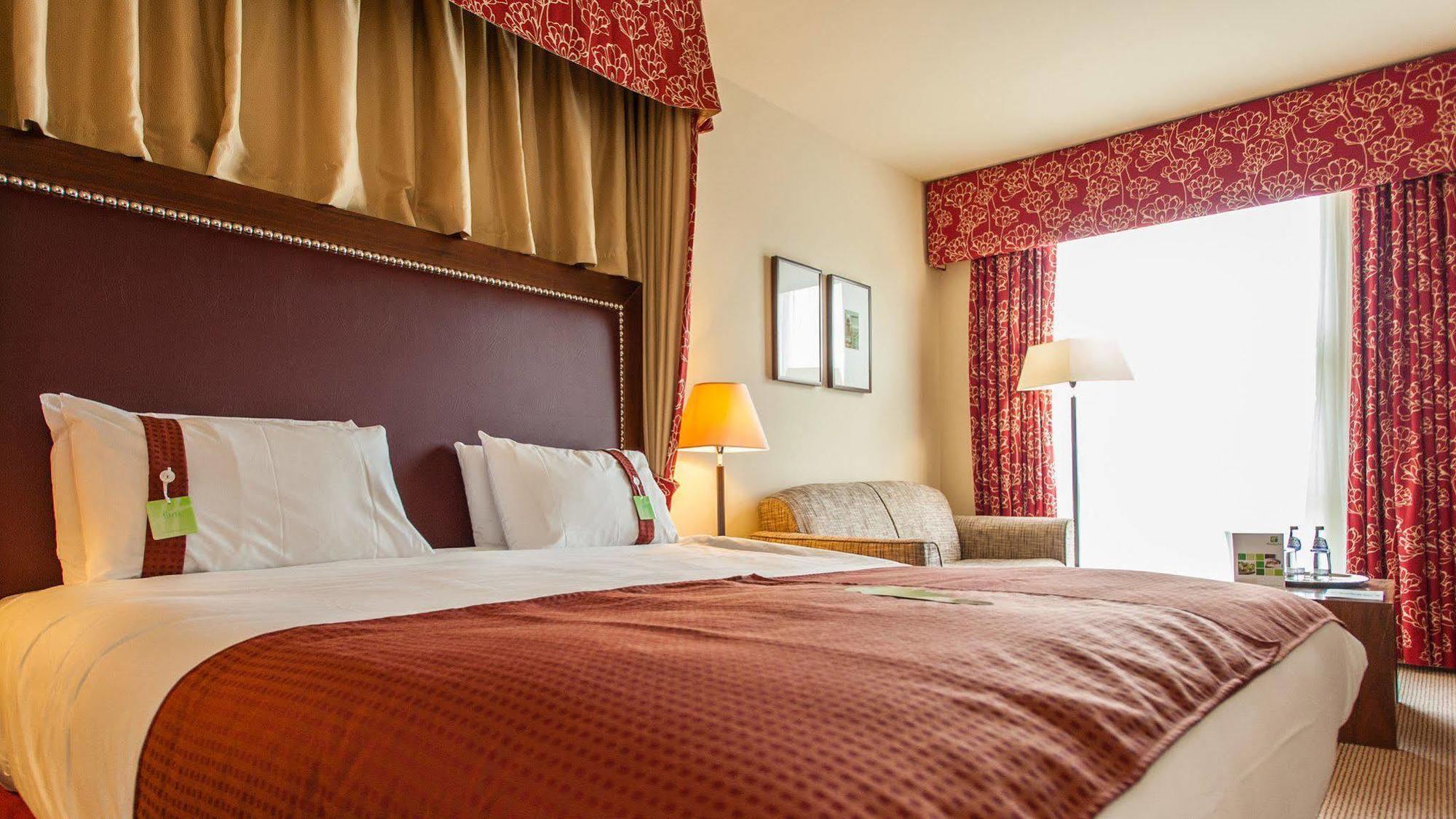 Holiday Inn Dumfries By Ihg Exterior photo